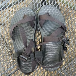 Men’s size 7 Chaco’s with toe loop